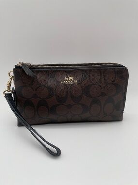 Coach Wristlet / Wallet